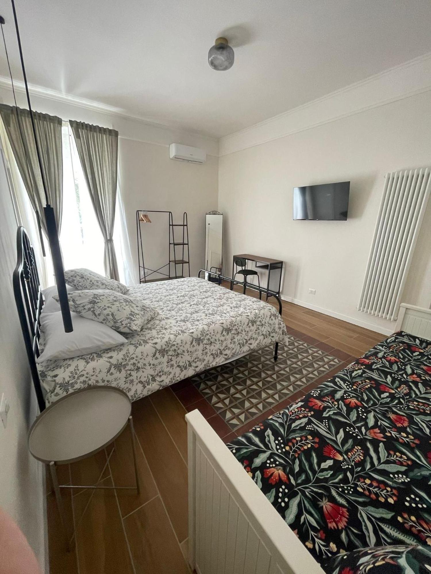 Casa Duchesca Bed & Breakfast เนเปิลส์ ภายนอก รูปภาพ
